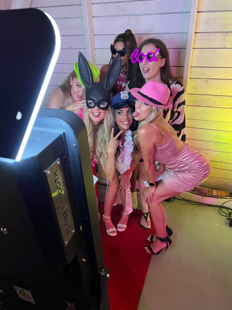 Wedding gift, wedding gift ideas. Here's a surefire surprise for the wedding! 5 Exclusive wedding selfie machine selfie mirror-10